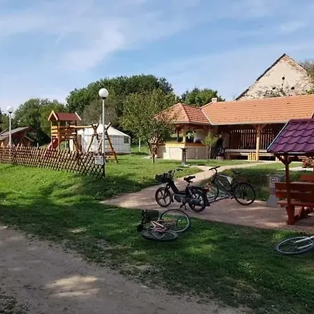 Nomad Jurta Zalakaros Mellett Lüks kamp alanı *